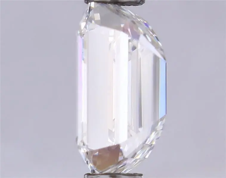 0.8 Carat Natural Emerald Diamond