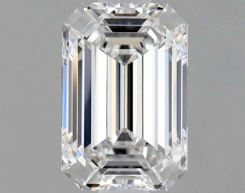 0.9 Carat Natural Emerald Diamond